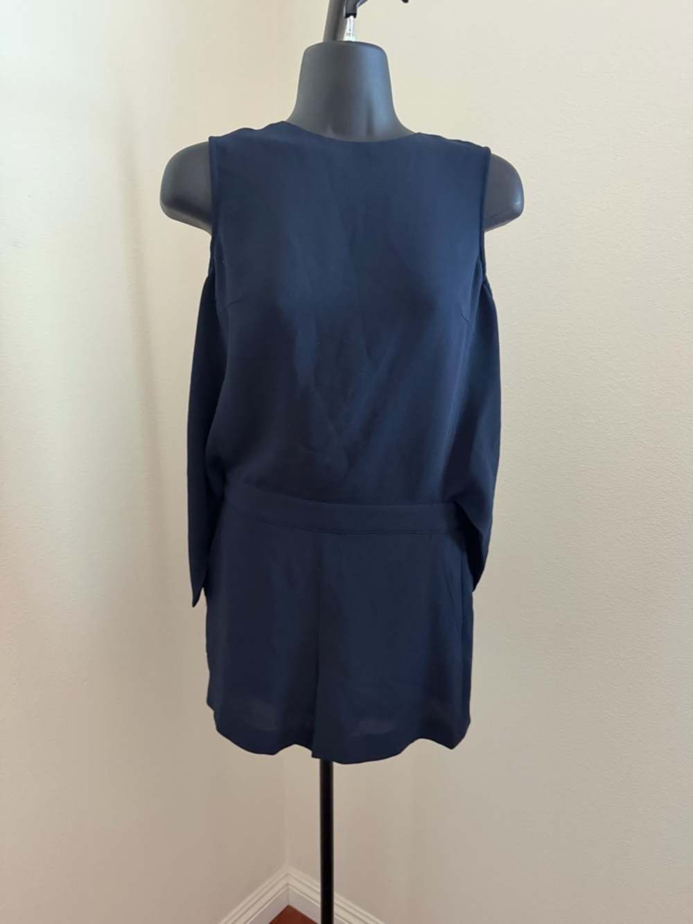 Club Monaco Lindsey navy Blue open back Romper - Picture 2 of 5